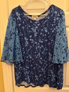 Kim & Cami Navy and Light Blue Floral Bell Sleeve Top